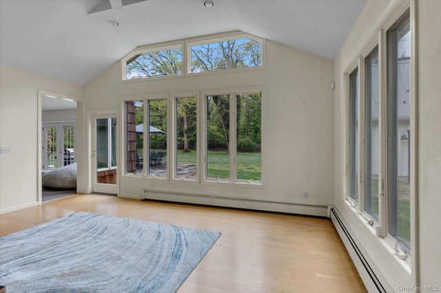 4 Dolphins Rise, Lloyd Harbor, NY 11743