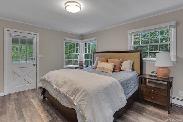 4 Dolphins Rise, Lloyd Harbor, NY 11743