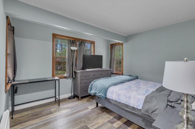 4 Dolphins Rise, Lloyd Harbor, NY 11743