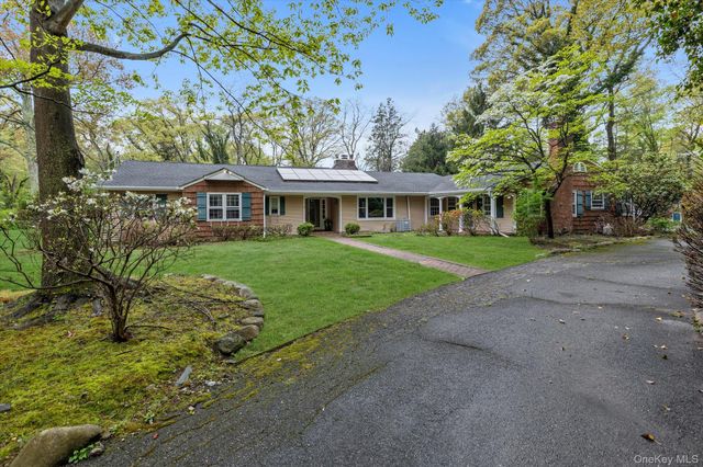 4 Dolphins Rise, Lloyd Harbor, NY 11743