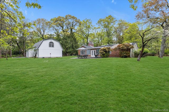 4 Dolphins Rise, Lloyd Harbor, NY 11743