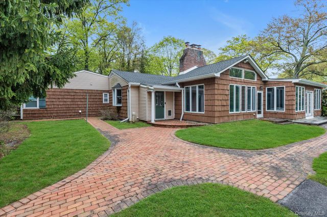 4 Dolphins Rise, Lloyd Harbor, NY 11743