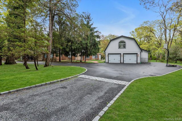 4 Dolphins Rise, Lloyd Harbor, NY 11743