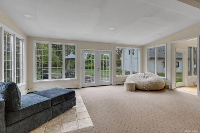 4 Dolphins Rise, Lloyd Harbor, NY 11743
