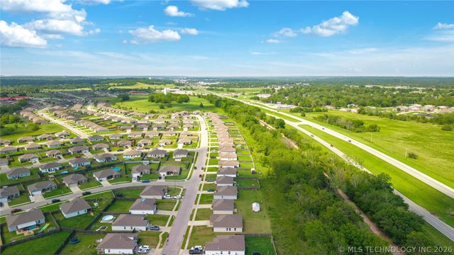 23489 S Donna Lane, Claremore, OK 74019