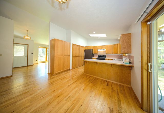 16829 N Wylie Dr, Nine Mile Falls, WA 99026