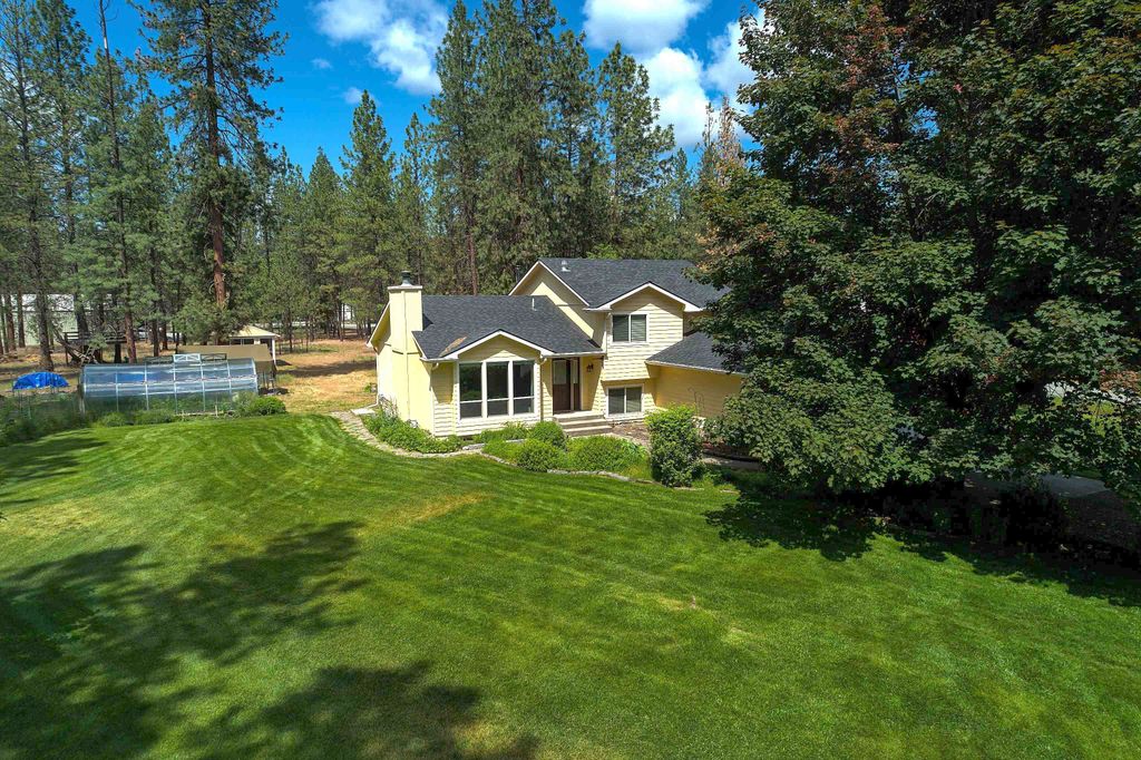 16829 N Wylie Dr, Nine Mile Falls, WA 99026