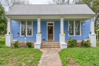 501 Burleson ST, Smithville, TX 78957