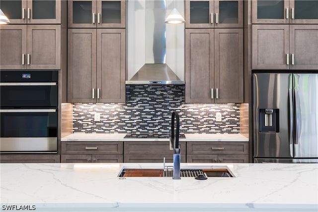 231 Legacy CT, Naples, FL 34110