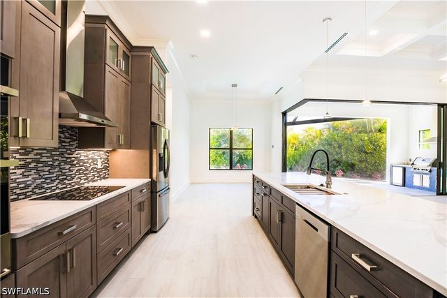 231 Legacy CT, Naples, FL 34110