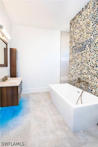 231 Legacy CT, Naples, FL 34110