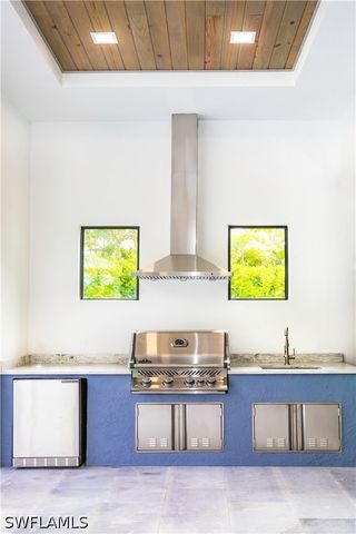 231 Legacy CT, Naples, FL 34110