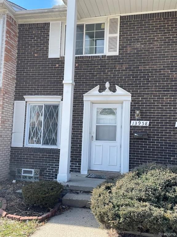 13958 Champagne Drive, Sterling Heights, MI 48312