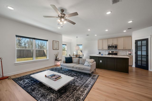 15607 Poppy Petal DR, Del Valle, TX 78617