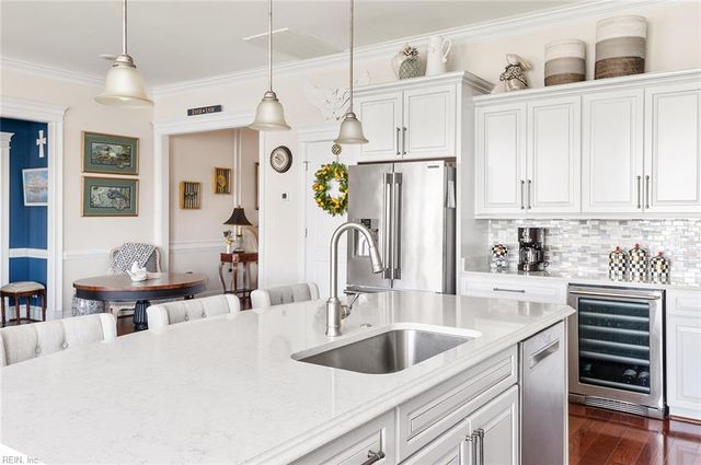 18 Brough LN, Hampton, VA 23669