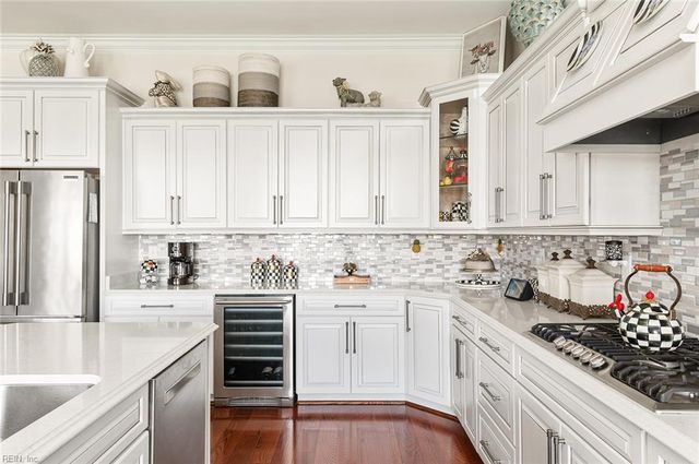 18 Brough LN, Hampton, VA 23669