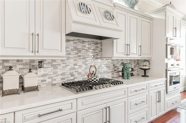 18 Brough LN, Hampton, VA 23669