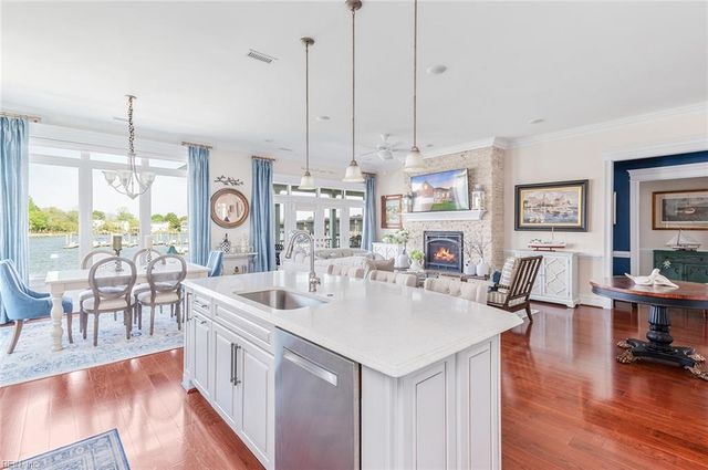 18 Brough LN, Hampton, VA 23669