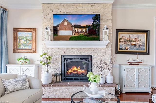 18 Brough LN, Hampton, VA 23669