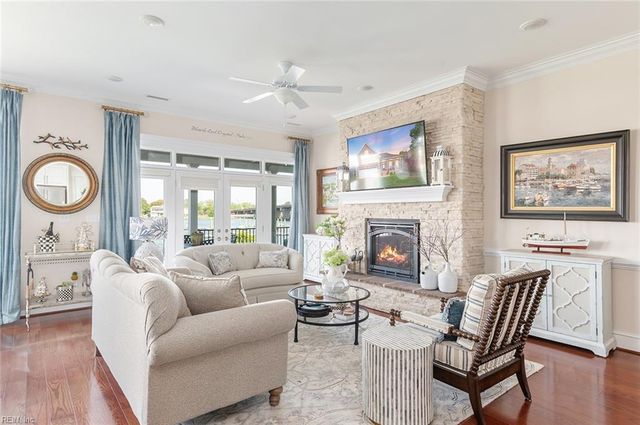 18 Brough LN, Hampton, VA 23669