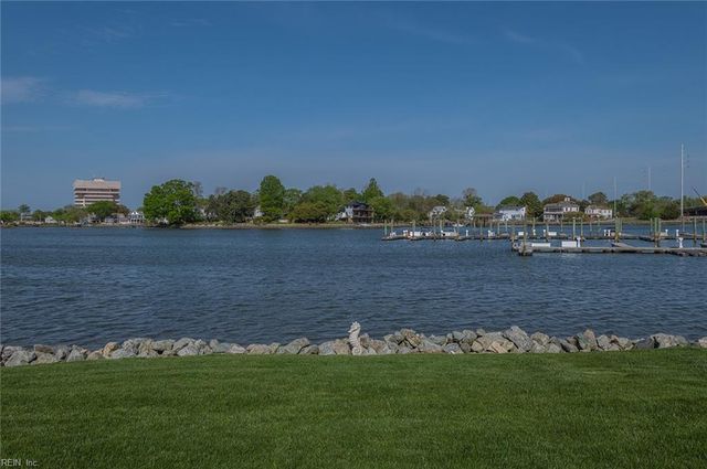 18 Brough LN, Hampton, VA 23669