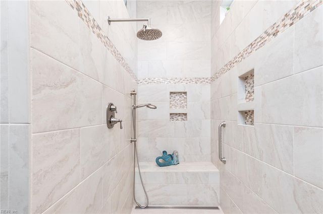 18 Brough LN, Hampton, VA 23669