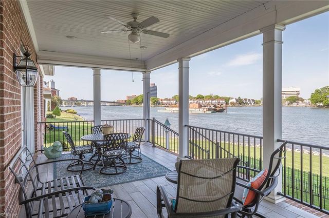 18 Brough LN, Hampton, VA 23669