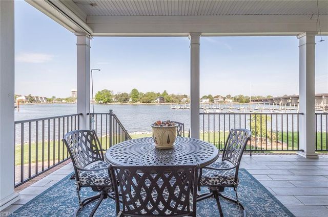 18 Brough LN, Hampton, VA 23669