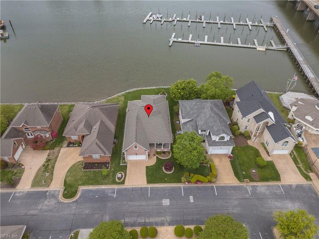 18 Brough LN, Hampton, VA 23669