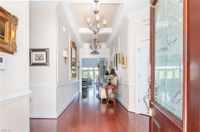 18 Brough LN, Hampton, VA 23669
