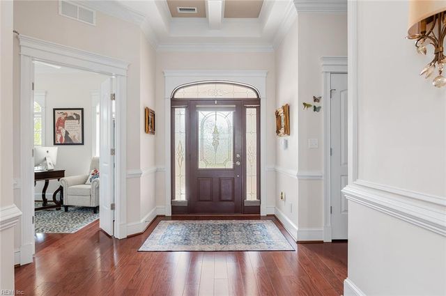 18 Brough LN, Hampton, VA 23669