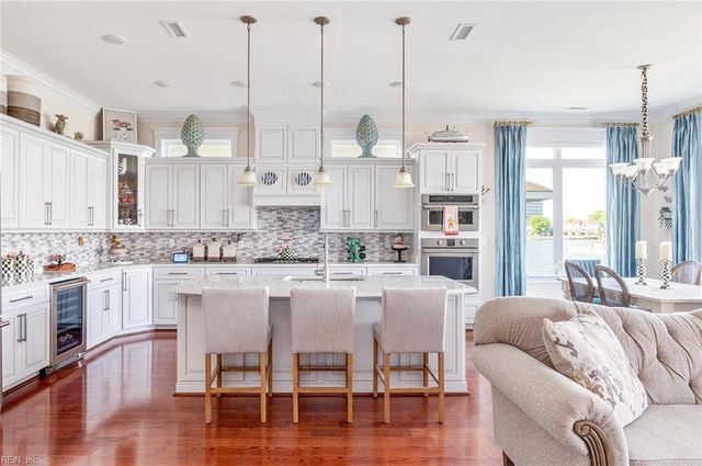 18 Brough LN, Hampton, VA 23669