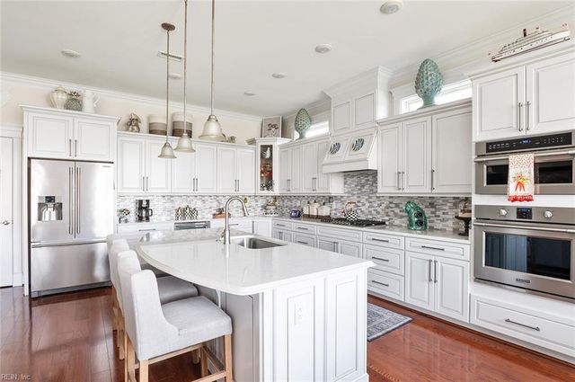18 Brough LN, Hampton, VA 23669