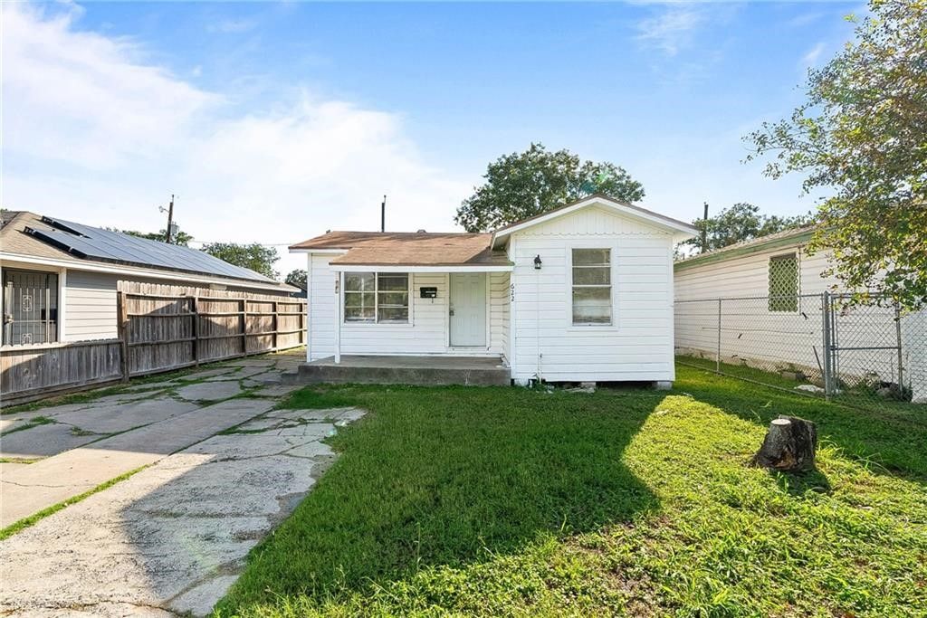 622 Airport B, Corpus Christi, TX 78405 — photo 3