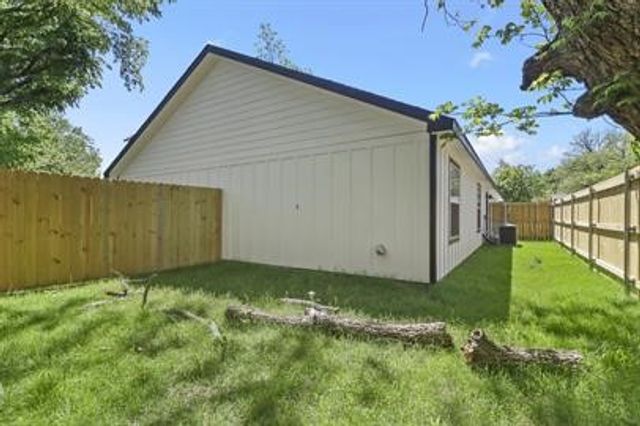 406 W 6th Street 1, Bonham, TX 75418
