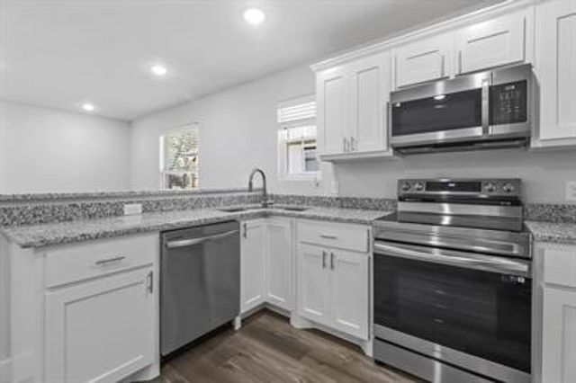 406 W 6th Street 1, Bonham, TX 75418