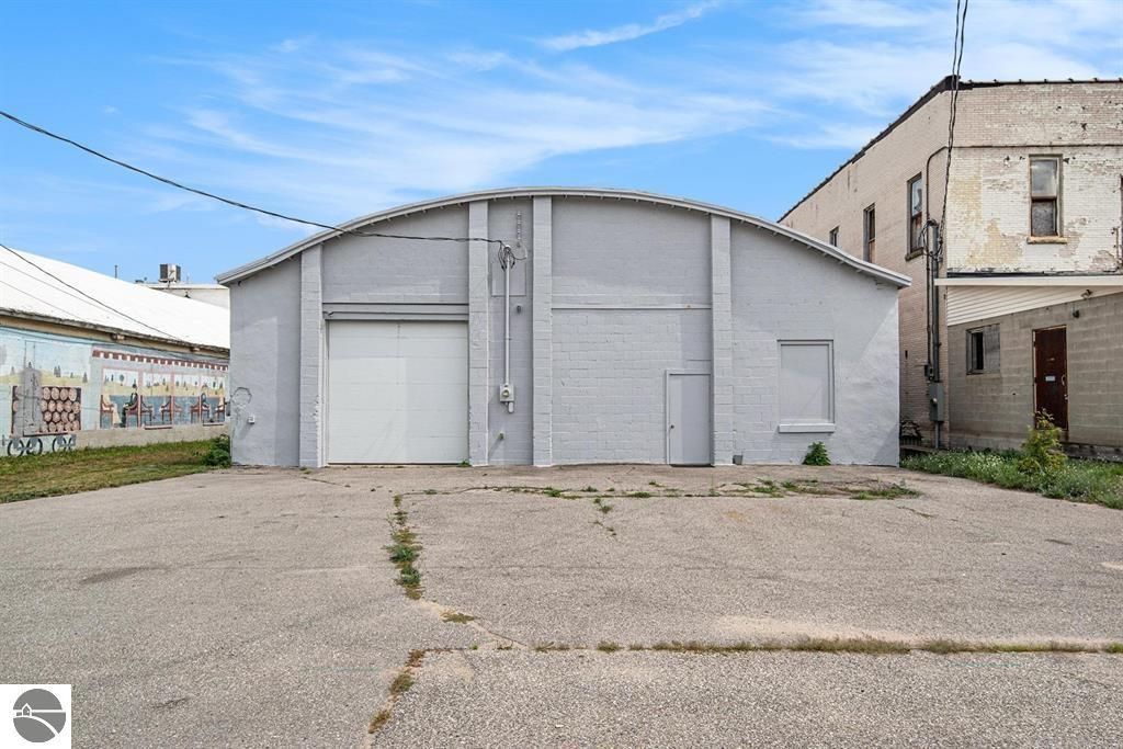 Image 8 of property listing at 352 S Cedar, Kalkaska, MI 49646