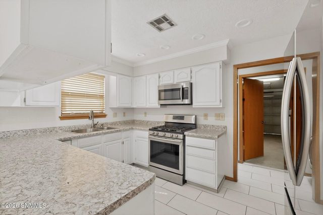 711 Windmill Drive, Las Cruces, NM 88011
