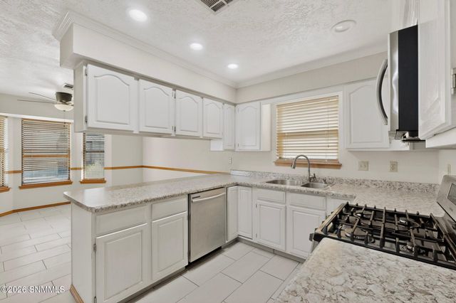 711 Windmill Drive, Las Cruces, NM 88011