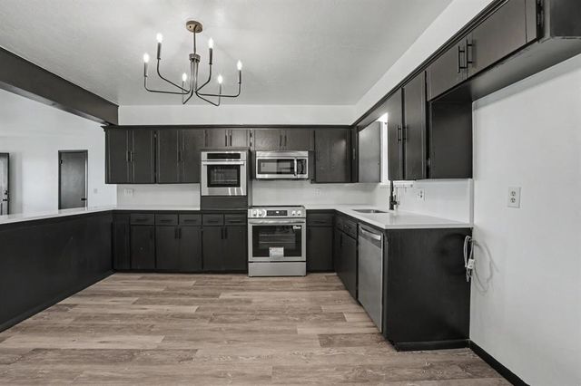 1015 N Midwest Boulevard, Guthrie, OK 73044