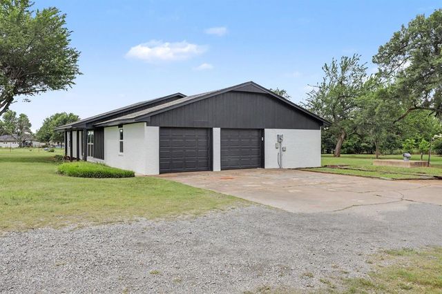 1015 N Midwest Boulevard, Guthrie, OK 73044