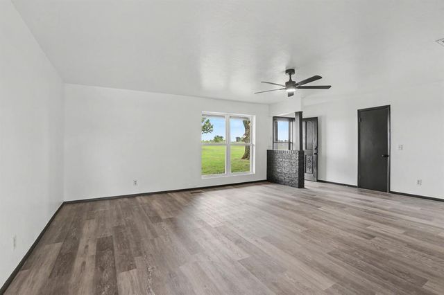 1015 N Midwest Boulevard, Guthrie, OK 73044