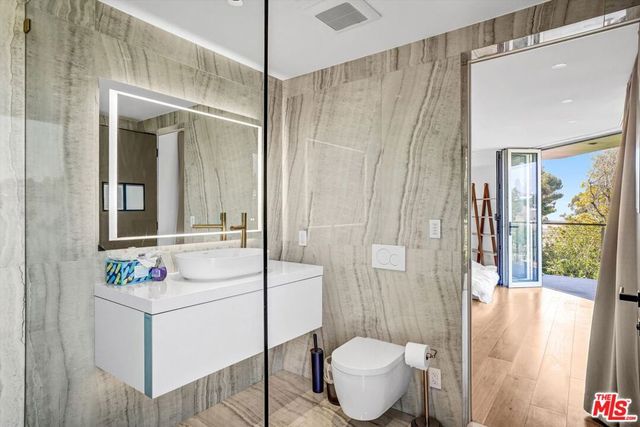 9400 Readcrest Drive, Los Angeles, CA 90210