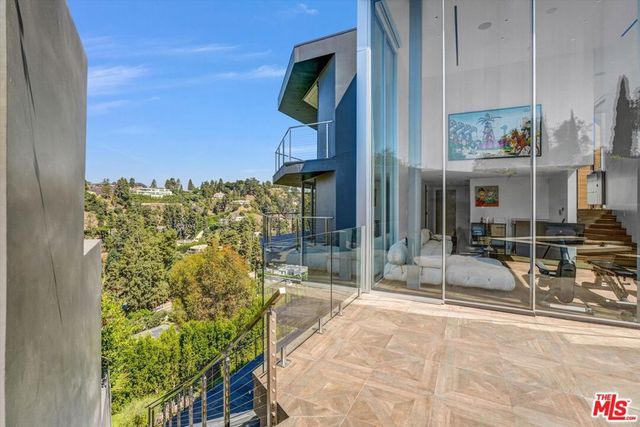 9400 Readcrest Drive, Los Angeles, CA 90210