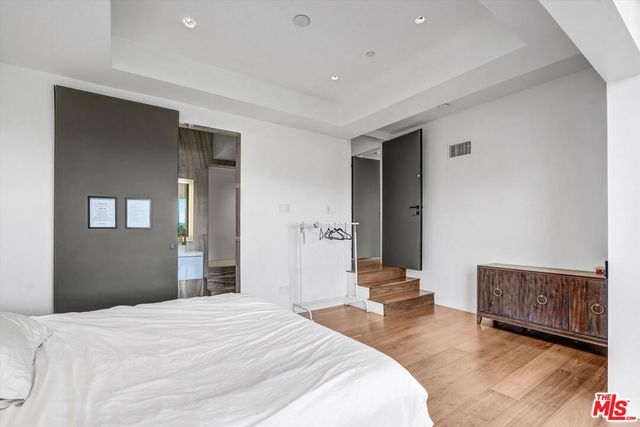 9400 Readcrest Drive, Los Angeles, CA 90210