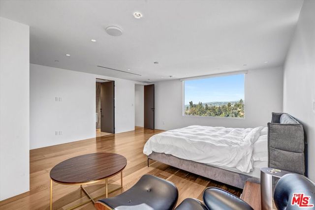 9400 Readcrest Drive, Los Angeles, CA 90210