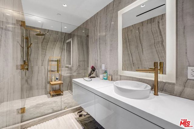 9400 Readcrest Drive, Los Angeles, CA 90210
