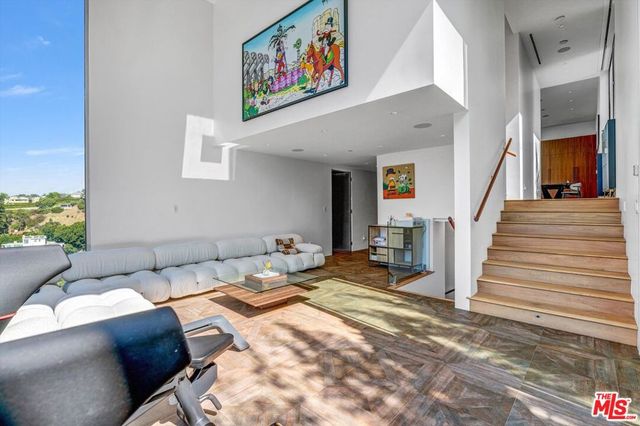 9400 Readcrest Drive, Los Angeles, CA 90210
