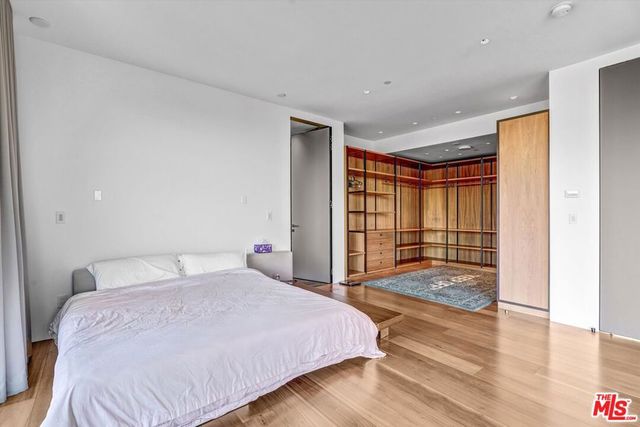 9400 Readcrest Drive, Los Angeles, CA 90210