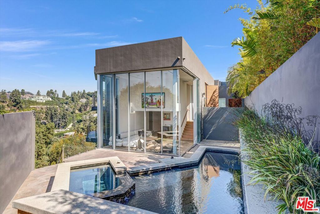 9400 Readcrest Drive, Los Angeles, CA 90210
